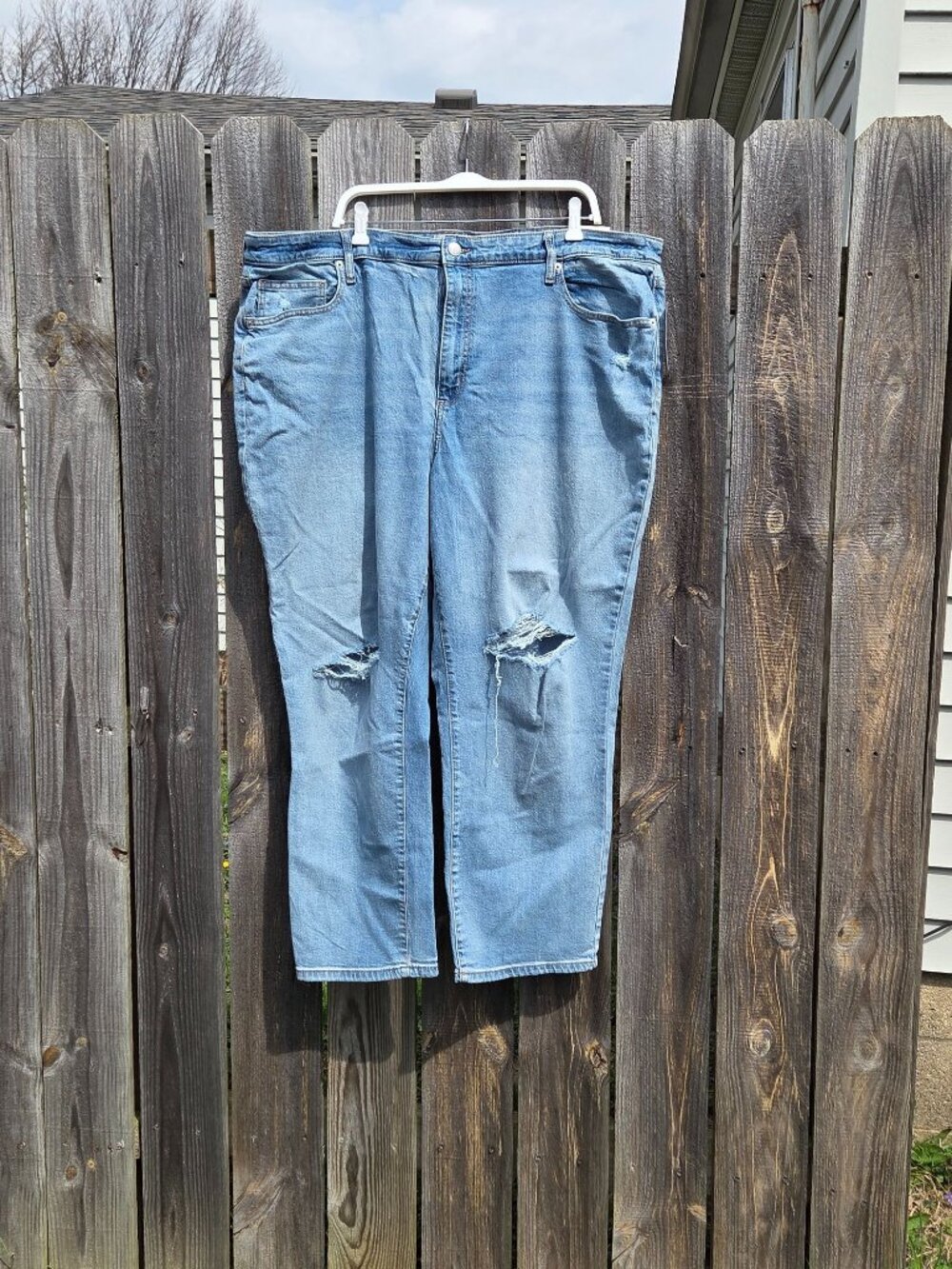 NWT Universal Thread 90s Slim Distressed Light Wash Denim Jeans Size 24 Comfort